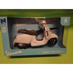 Vespa Bianco Die Cast Model 1/12 New Ray