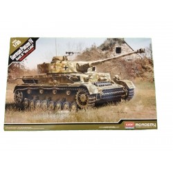 German Panzer IV H Late - WWII Tank Plastic model Kit 1/35 Academy cod.13528