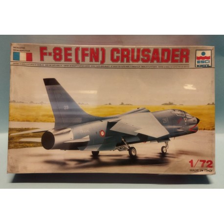 F-8E (FN) Crusader - Plastic Model Kit -9075 - Esci - 1/72 Vintage Production