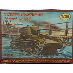 Light Tank Vickers Armstrong 6 ton Mk F45 Plastic Model Kit 1:35