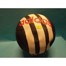 Pallone Basket Nero e Bianco con scritta rossa Adidas   Vintage da collezione