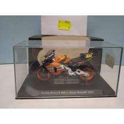 Repsol Honda RC211V 2003 - 46 Valentino Rossi - Bike Die cast metal 1:24 IXO