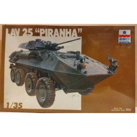 US Lav 25 Piranha  combat vehicle -  Plastic model Kit 1:35 Esci Ertl art.5033