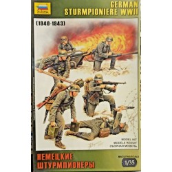 German Sturmpioniere WWII 1/35 Plastic Military Figures Soldatini Zvezda 3613